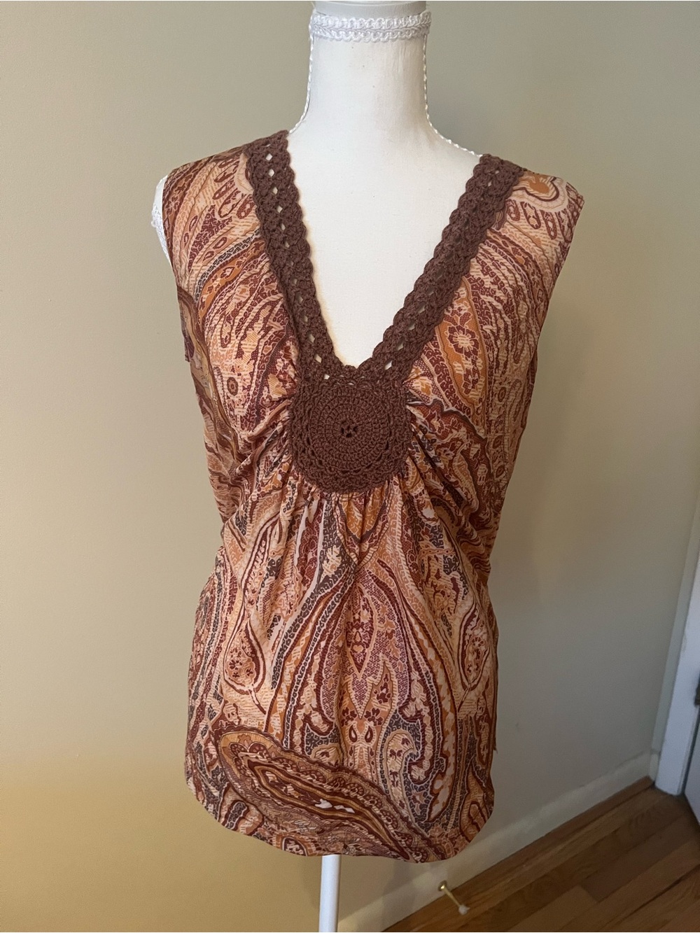 Cha Cha Vente Boho Paisley V-Neck Tank